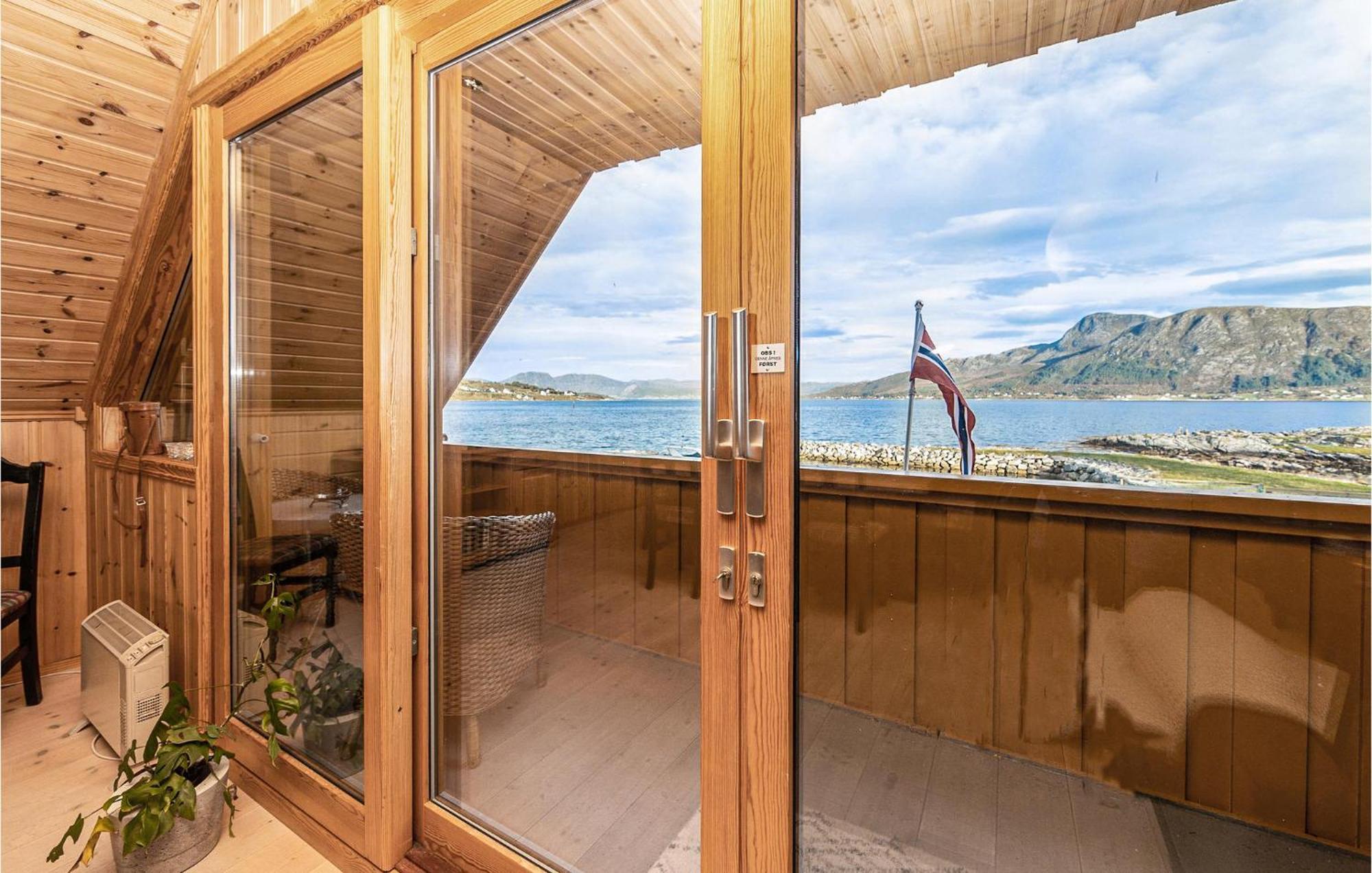Awesome Home In Kvamsoy With Jacuzzi Sandvik (More og Romsdal) Exterior foto
