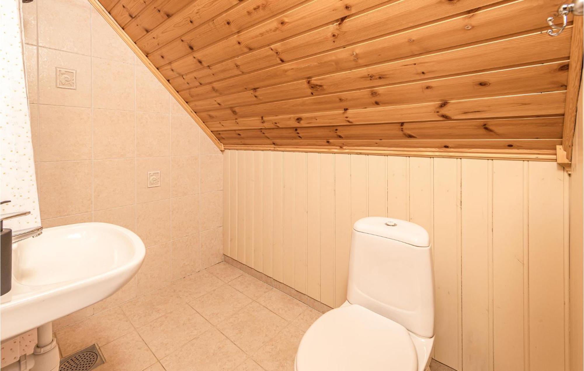 Awesome Home In Kvamsoy With Jacuzzi Sandvik (More og Romsdal) Exterior foto