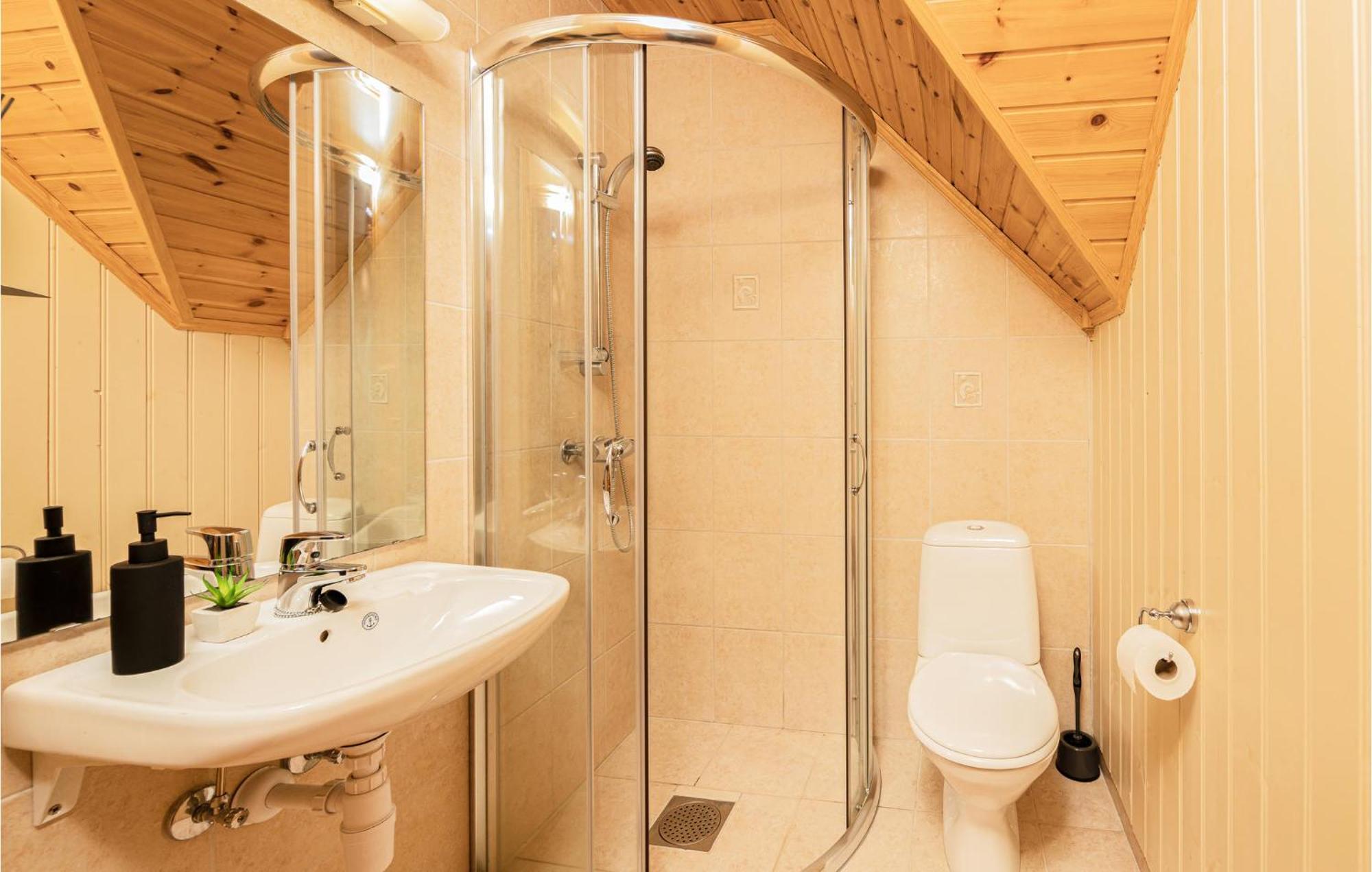 Awesome Home In Kvamsoy With Jacuzzi Sandvik (More og Romsdal) Exterior foto