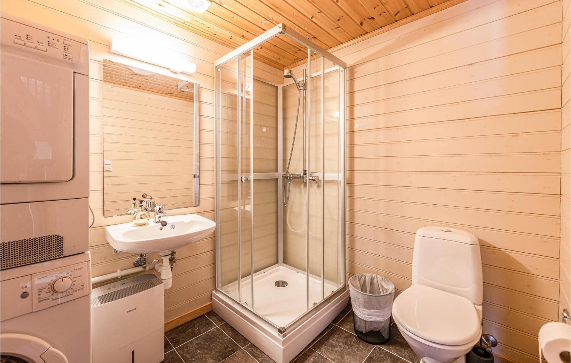 Awesome Home In Kvamsoy With Jacuzzi Sandvik (More og Romsdal) Exterior foto